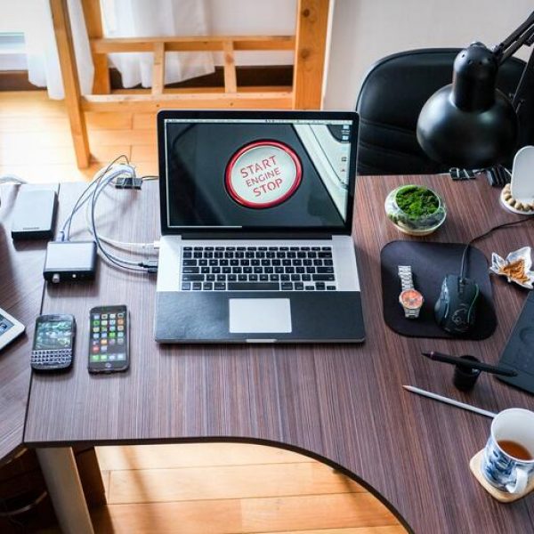 10 Must Have Gadgets to Set Up a Home Office